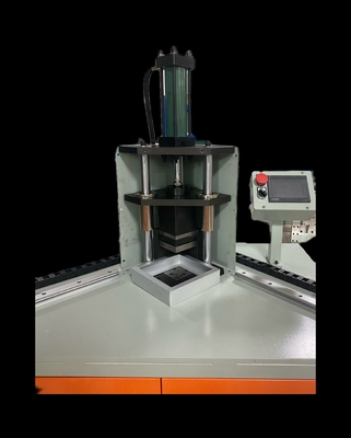 Quadro interno semi automático anterior para o filtro de ar industrial que faz a máquina